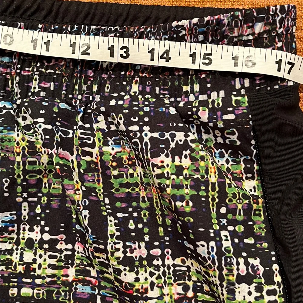 Fabletics Fallon Athletic Shorts Pattern with Compression Lining -Size L - Picture 8 of 10